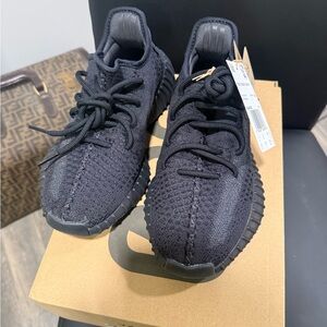 Yeezy 350 Boost V2 onyx